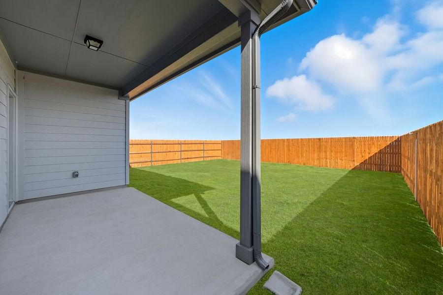 Exterior details and patio area of a home in Longview 40s, Del Valle (Image 2).