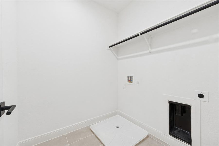 Spacious, unfurnished interior of a new home in Hillside at Las Colinas, Irving (Image 19).