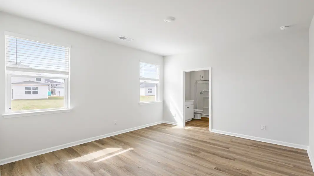 Spacious, unfurnished interior of a new home in Havenwood, North Charleston (Image 11).