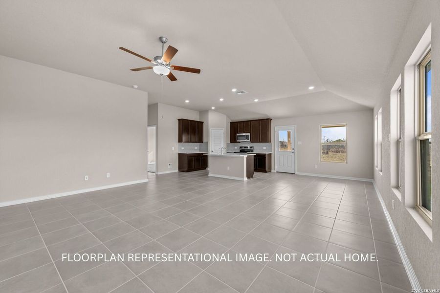 Spacious, unfurnished interior of a new home in Greenspoint Heights, Seguin (Image 9).