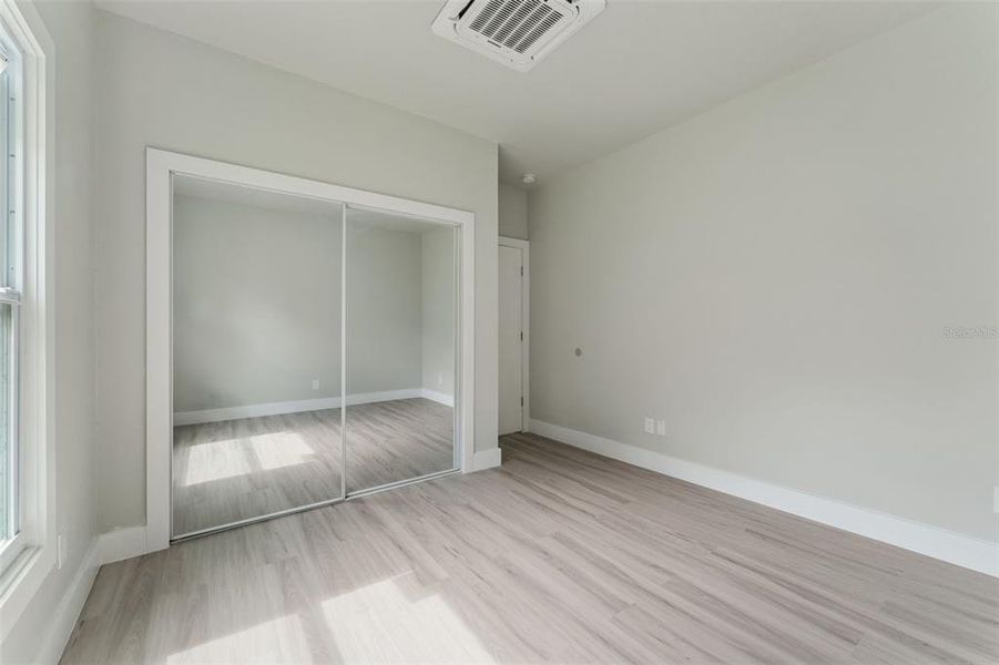 Spacious, unfurnished interior of a new home in , Orlando (Image 39).