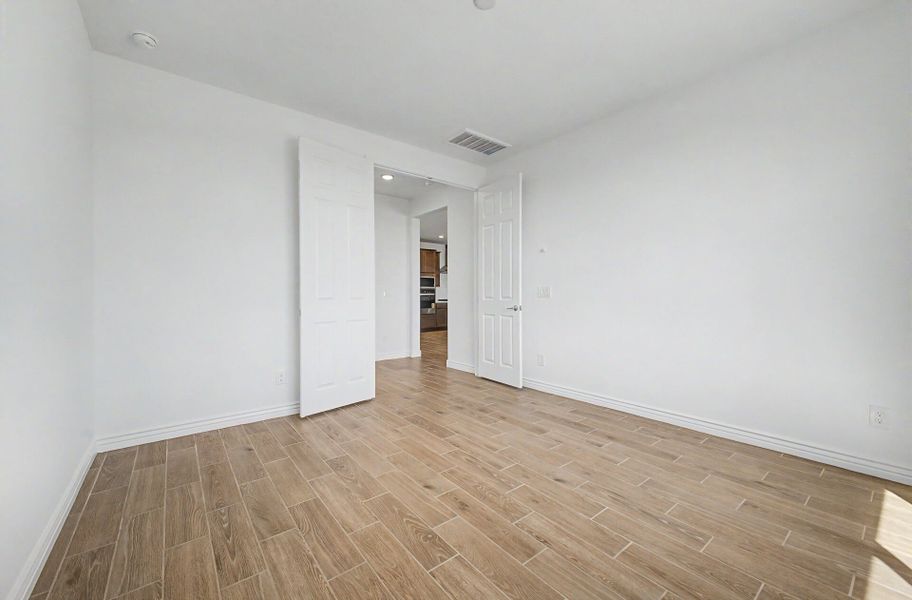 Spacious, unfurnished interior of a new home in Miravida, Surprise (Image 11).