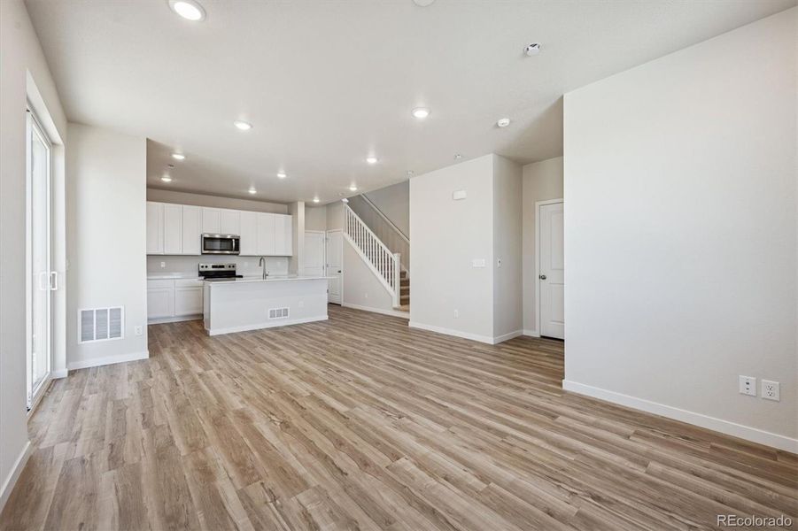 Spacious, unfurnished interior of a new home in Windler, Aurora (Image 15).