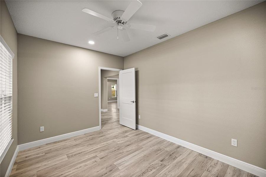 Spacious, unfurnished interior of a new home in , Ocala (Image 24).
