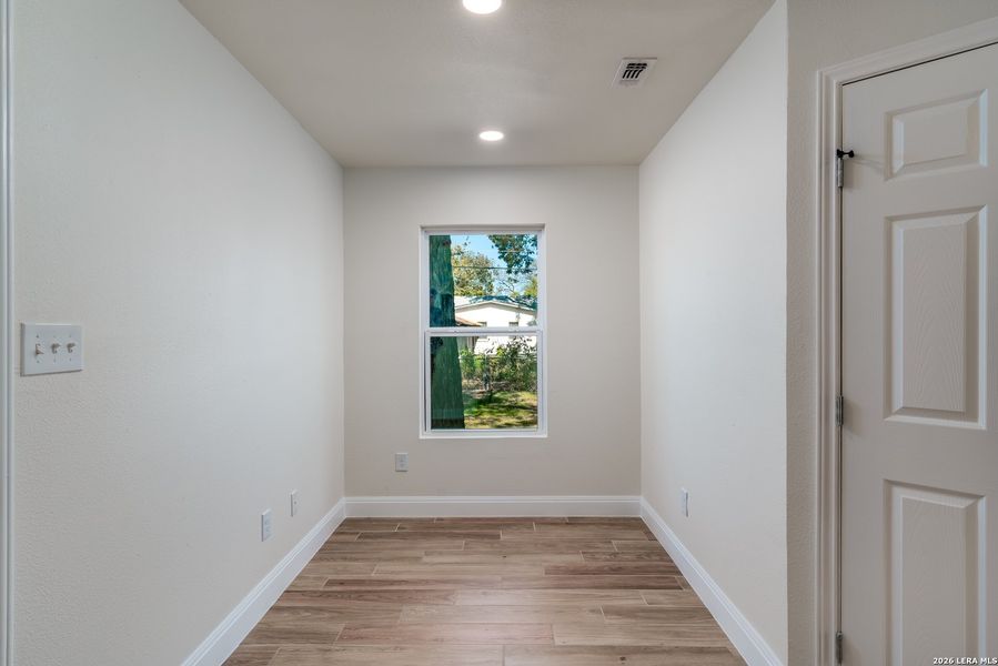 Spacious, unfurnished interior of a new home in , San Antonio (Image 25).