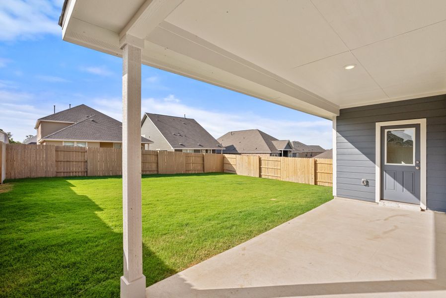 Representative exterior details of a home built from the Somerville by Ashton Woods in Willow Springs, Buda (Image 27).