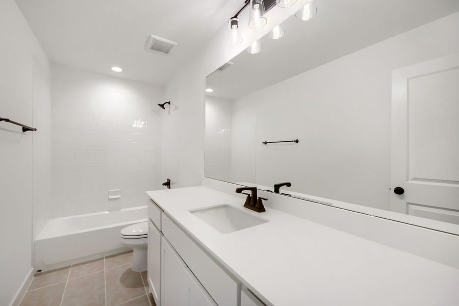 6005 Davis Knoll - Full Bathroom 6005 Davis Knoll - Full Bathroom
