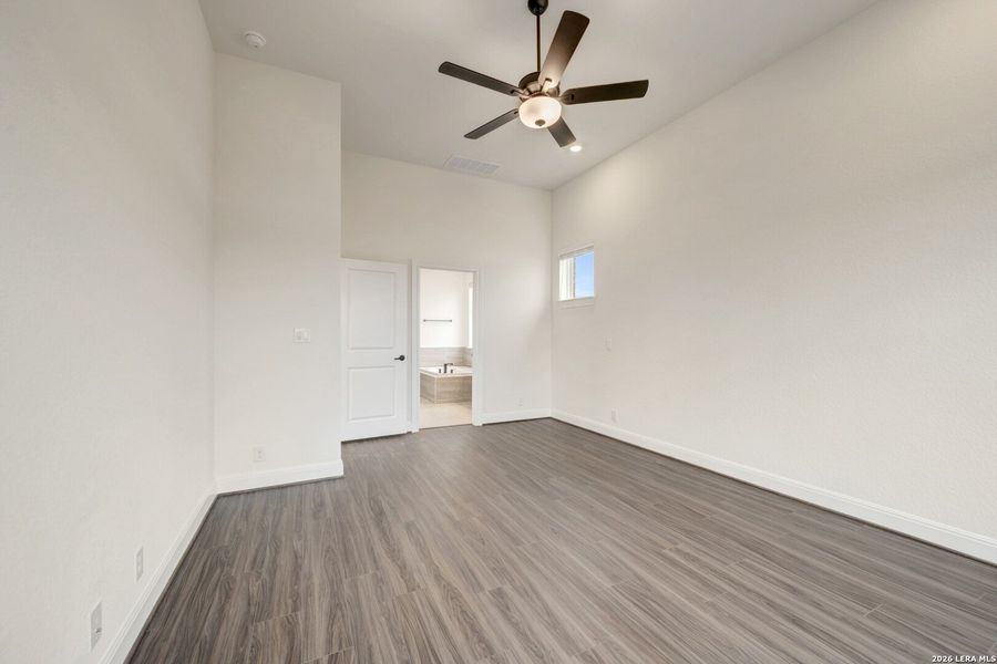 Spacious, unfurnished interior of a new home in Davis Ranch 50', San Antonio (Image 25).