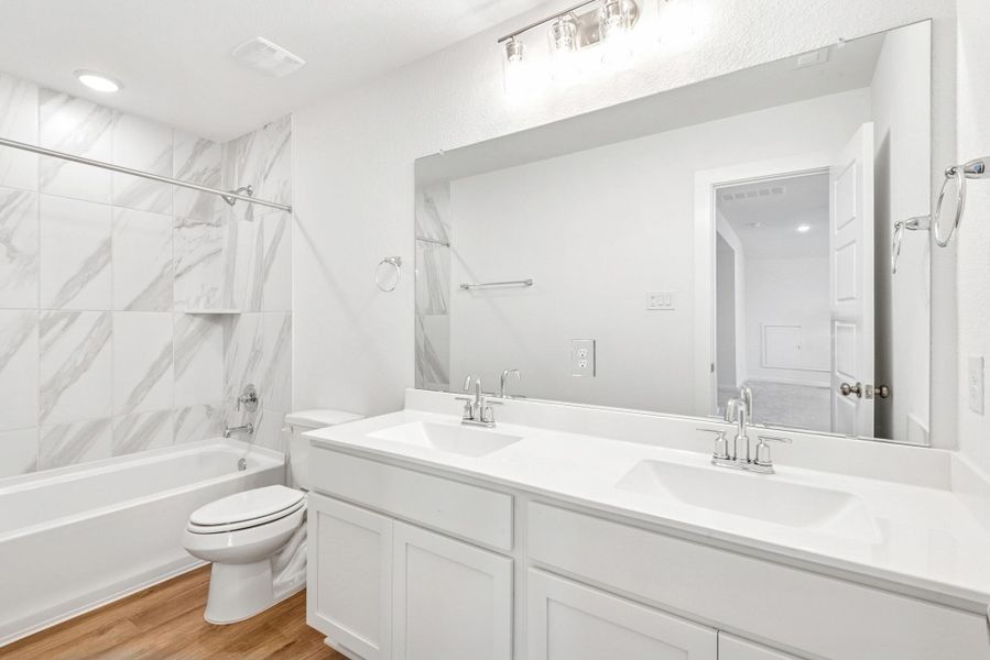 Furnished interior view inside a new home in Miller's Pond, Rosenberg (Image 3).