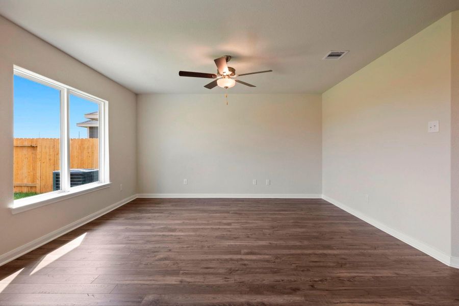 Spacious, unfurnished interior of a new home in Freeman Ranch, Katy (Image 8).