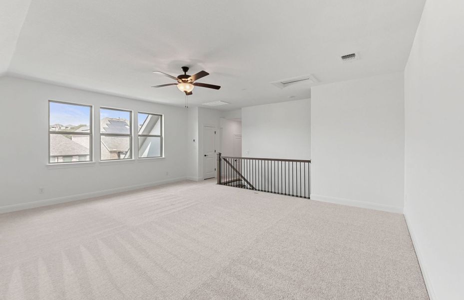 Spacious, unfurnished interior of a new home in Bluffview Reserve, Leander (Image 44).