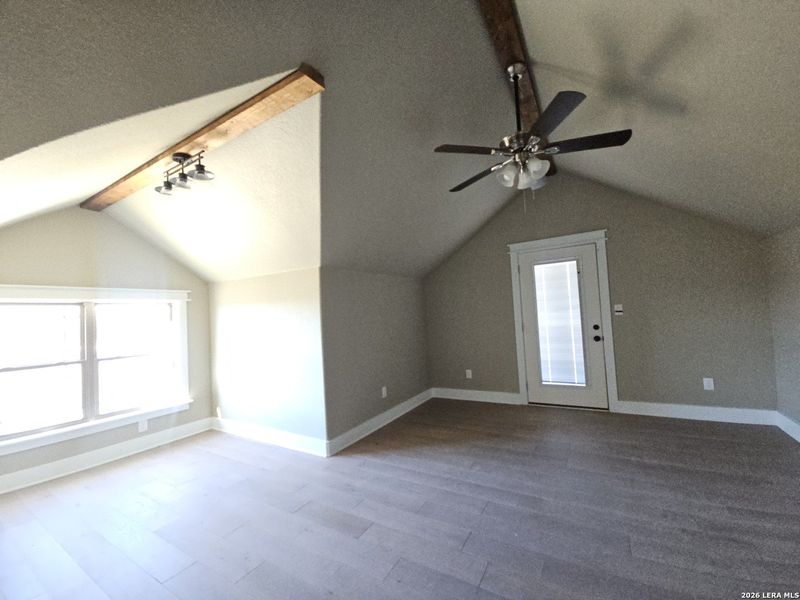 Spacious, unfurnished interior of a new home in , Bandera (Image 15).