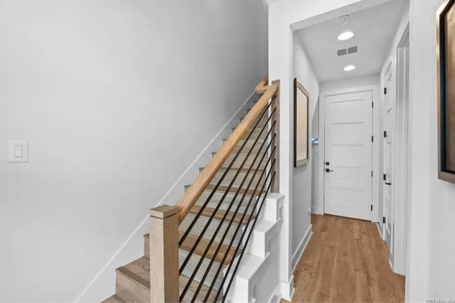 Spacious, unfurnished interior of a new home in Playmoor, San Antonio (Image 24).