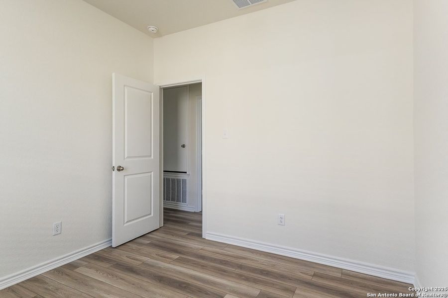 Spacious, unfurnished interior of a new home in Woodside Farms, Seguin (Image 8).