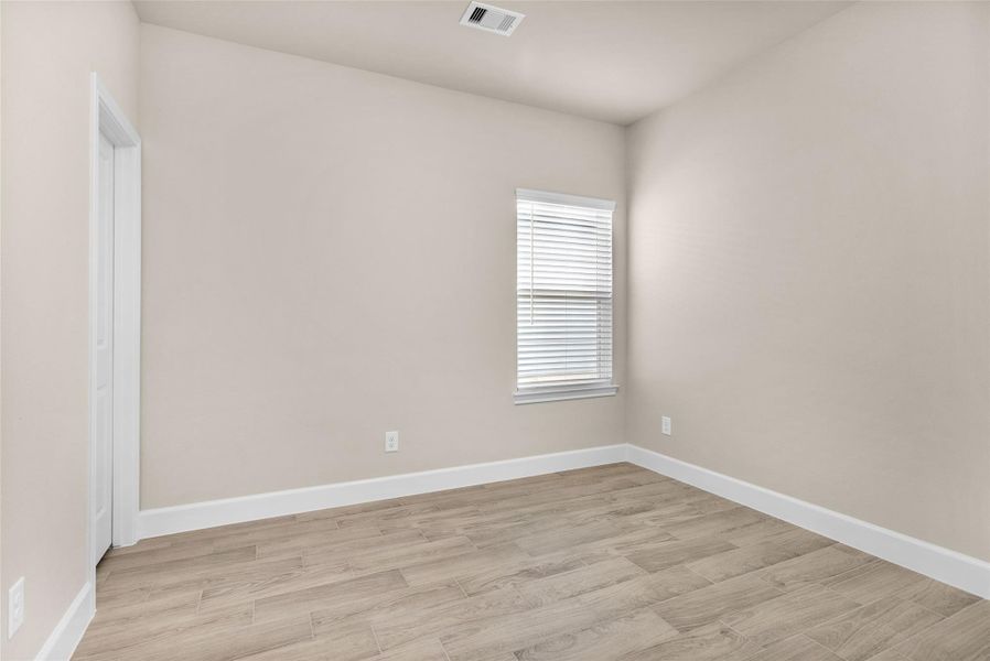 Spacious, unfurnished interior of a new home in , Willis (Image 39).