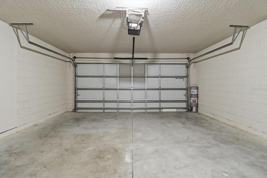 Spacious, unfurnished interior of a new home in , Dunnellon (Image 22).