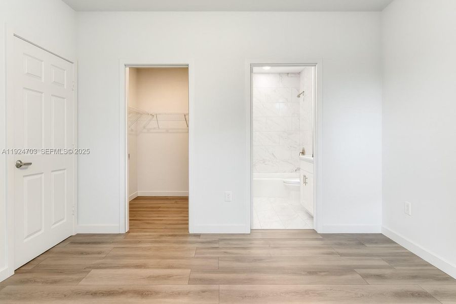 Spacious, unfurnished interior of a new home in , West Palm Beach (Image 10).