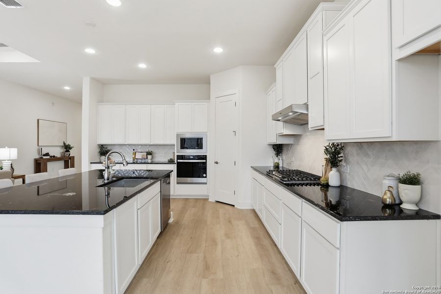 Furnished interior view inside a new home in Kinder Ranch - 70', San Antonio (Image 33).