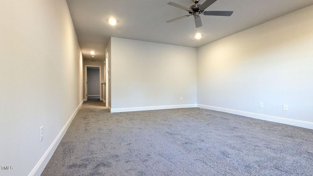 Spacious, unfurnished interior of a new home in Harvest Creek, Nashville (Image 24).