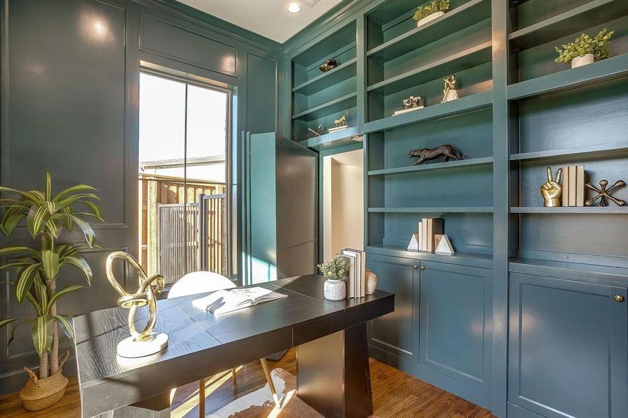 Furnished interior view inside a new home in , Grapevine (Image 7).