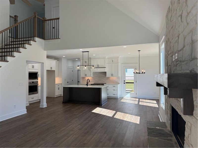 Furnished interior view inside a new home in , Waleska (Image 17).