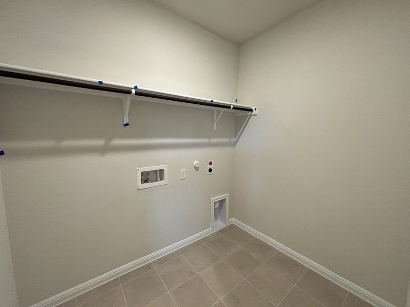 Spacious, unfurnished interior of a new home in Cannon Ranch 45s, Dripping Springs (Image 22).