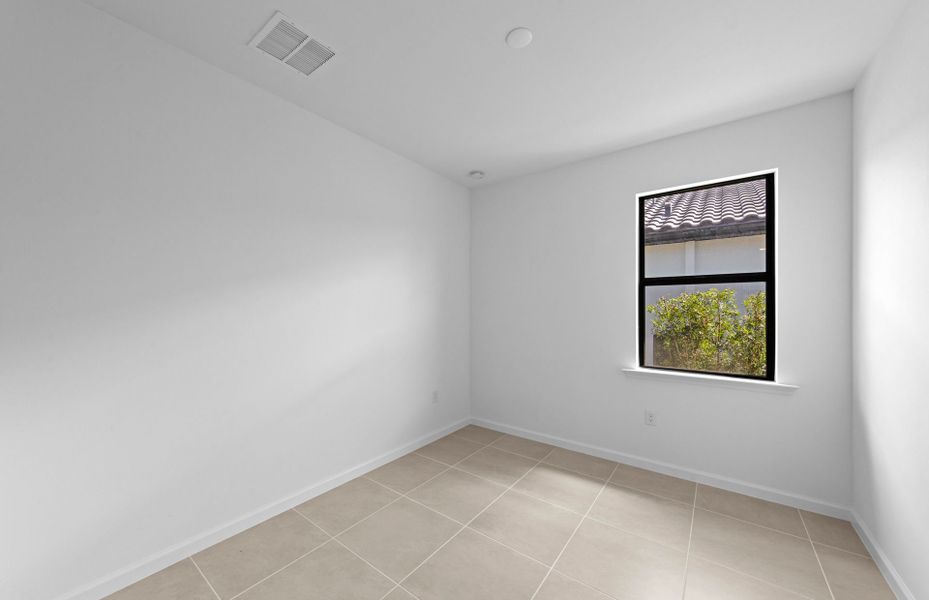 Spacious, unfurnished interior of a new home in Del Webb Naples, Ave Maria (Image 20).