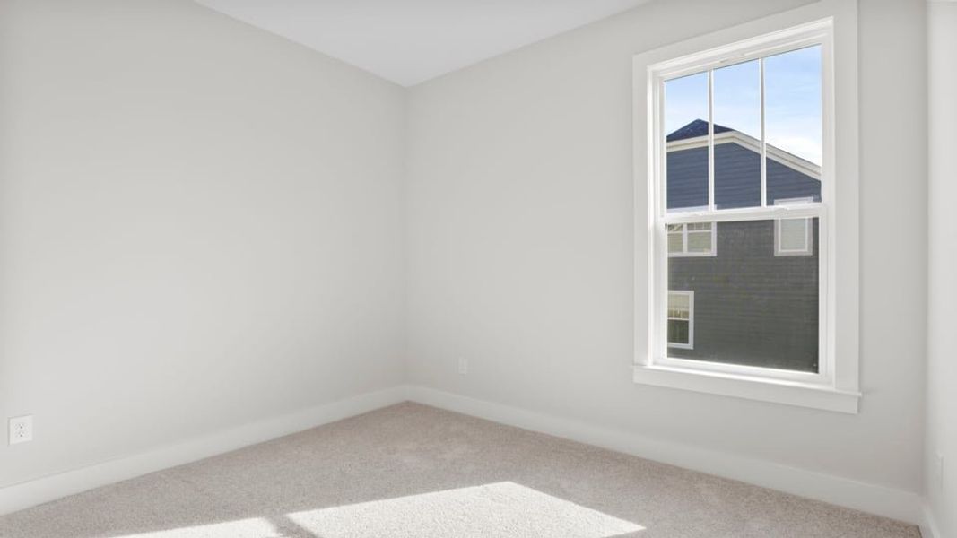Spacious, unfurnished interior of a new home in Shadowood, Seneca (Image 16).