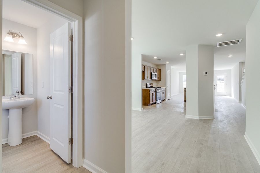 Spacious, unfurnished interior of a new home in Ellington, Elgin (Image 14).