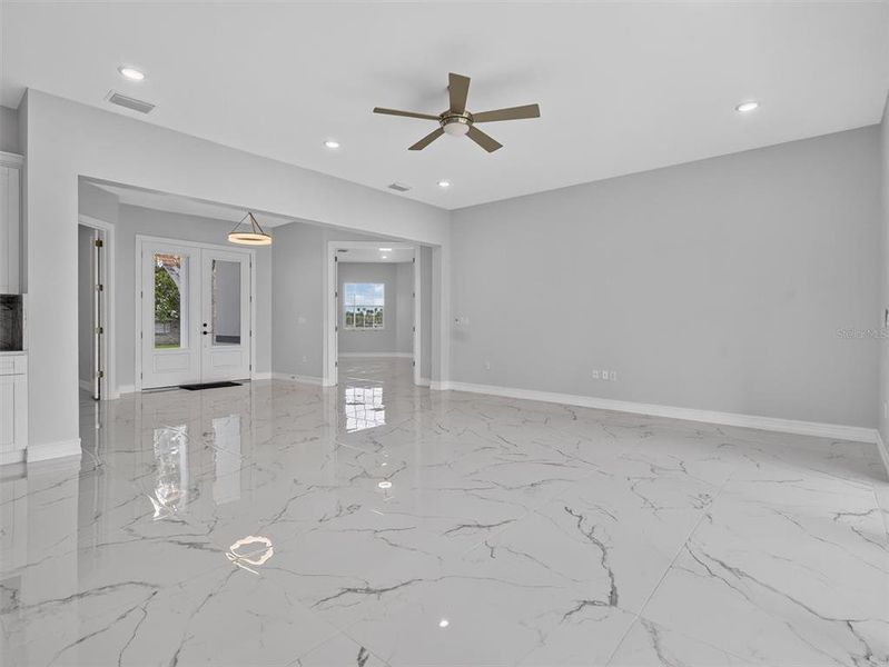 Spacious, unfurnished interior of a new home in , Plant City (Image 24).