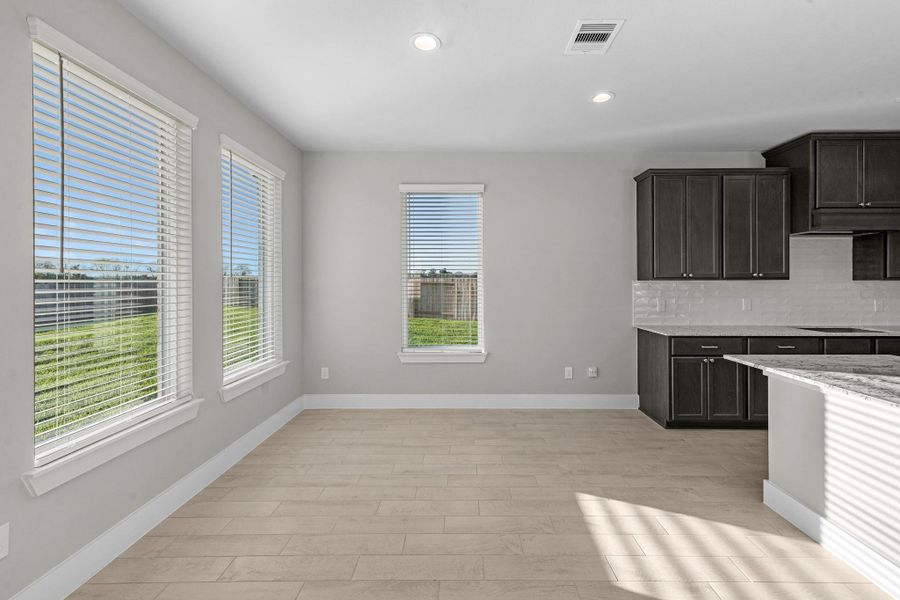 Spacious, unfurnished interior of a new home in Briarwood Crossing, Rosenberg (Image 38).
