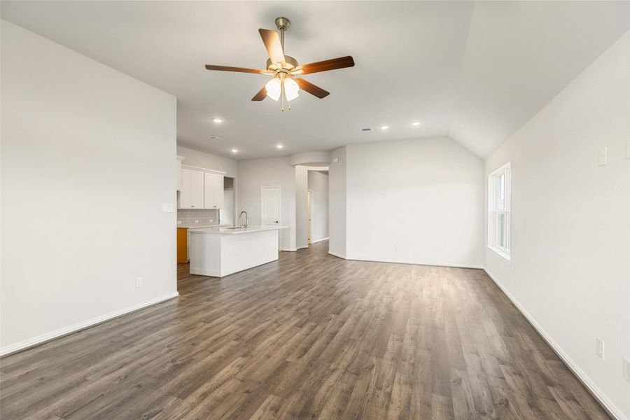 Spacious, unfurnished interior of a new home in Brookewater, Rosenberg (Image 17).