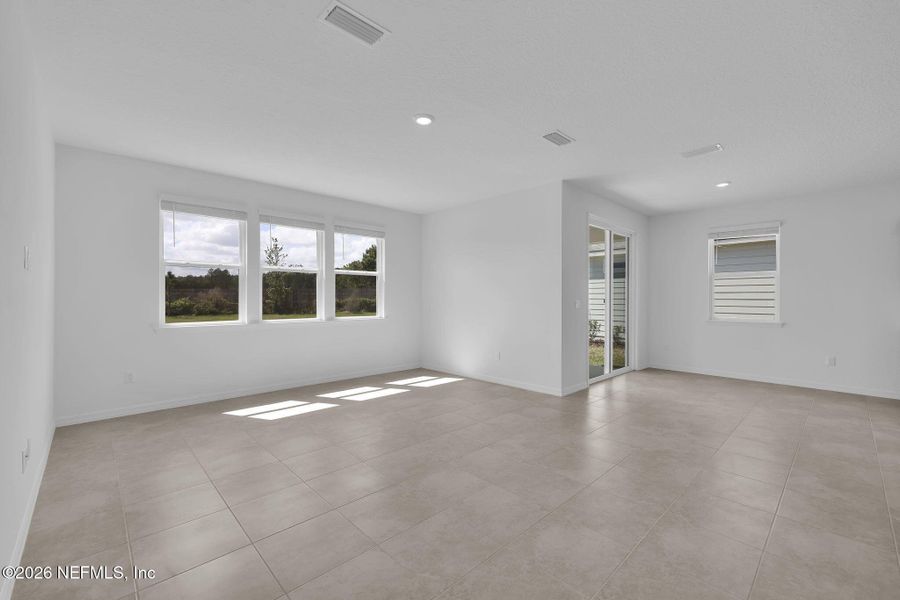 Spacious, unfurnished interior of a new home in Hyland Trail, Green Cove Springs (Image 20).