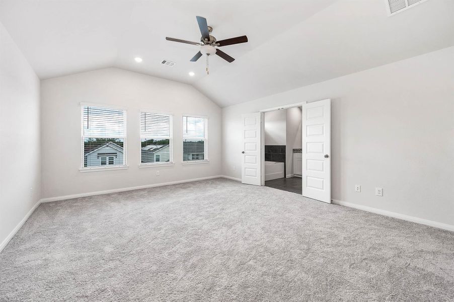 Spacious primary bedroom with En-suite bath. Spacious primary bedroom with En-suite bath.