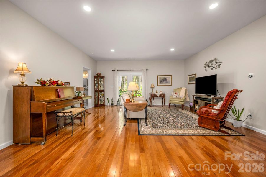 Furnished interior view inside a new home in , Hendersonville (Image 5). Furnished interior view inside a new home in , Hendersonville (Image 5).
