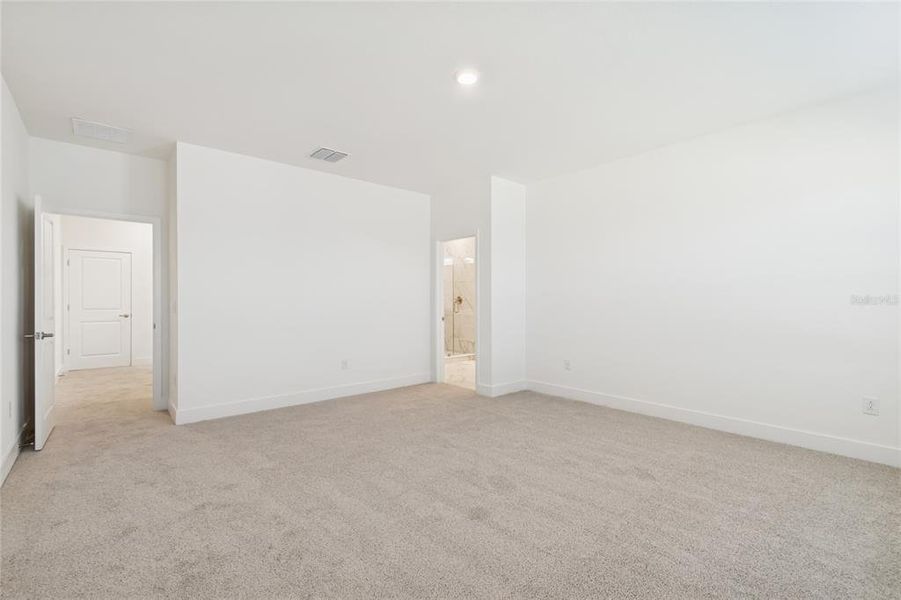 Spacious, unfurnished interior of a new home in North River Ranch – Townhomes, Parrish (Image 35).