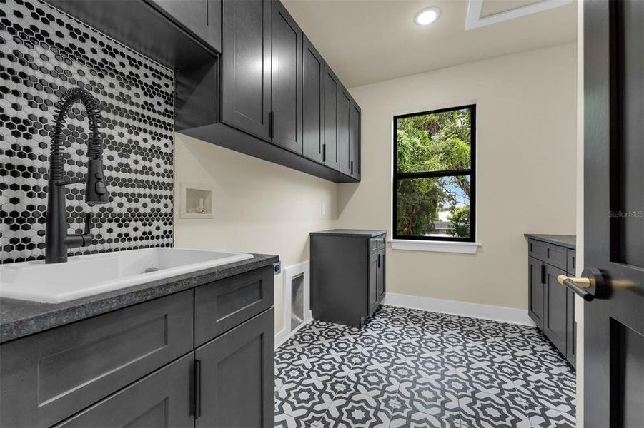 Furnished interior view inside a new home in , Orlando (Image 50).