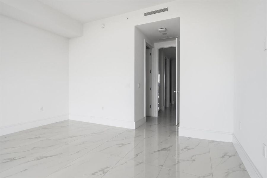 220-LAKESHORE-DRIVE-804-33403-036 220-LAKESHORE-DRIVE-804-33403-036