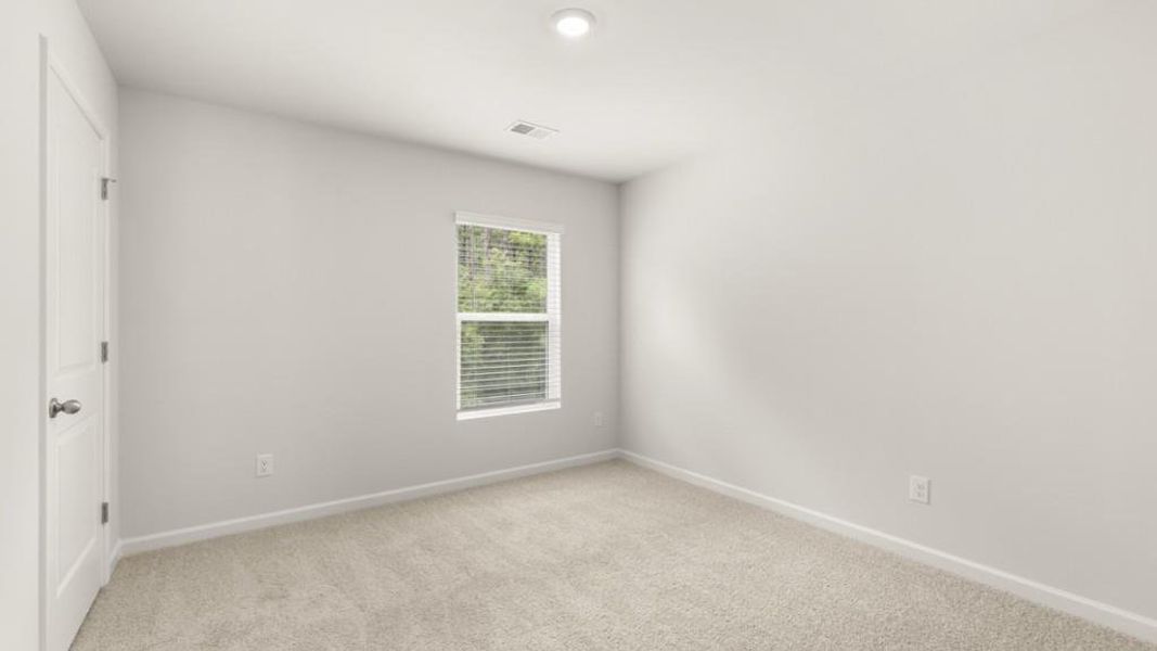 Spacious, unfurnished interior of a new home in Oaks at Cedar Grove, Fairburn (Image 27).