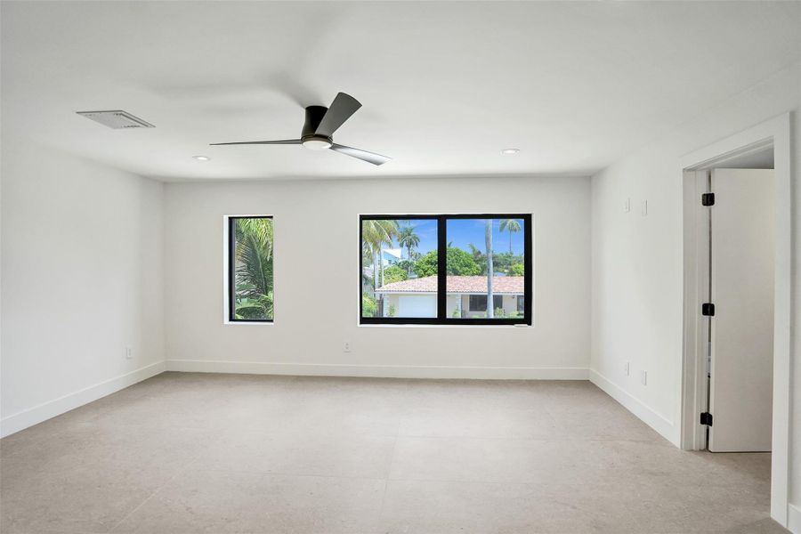 Spacious, unfurnished interior of a new home in , Lighthouse Point (Image 20).