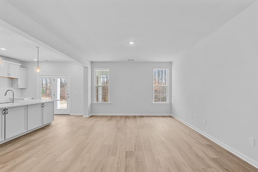 Spacious, unfurnished interior of a new home in Fieldstone, Lexington (Image 21).