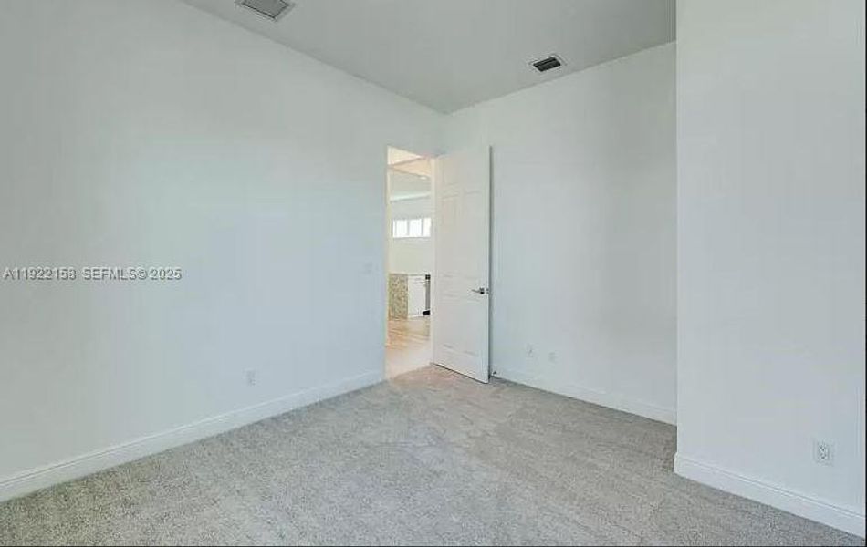 Spacious, unfurnished interior of a new home in PGA Village Verano, Port St. Lucie (Image 15).