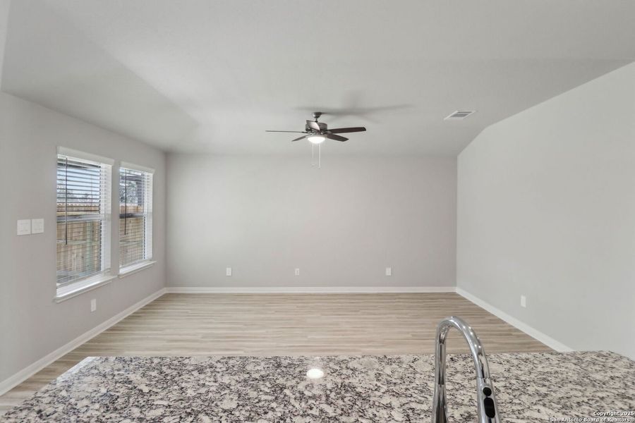 Spacious, unfurnished interior of a new home in Thomas Pond, San Antonio (Image 17).