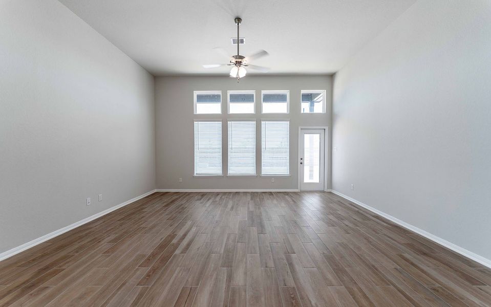 Spacious, unfurnished interior of a new home in Canterra Creek, Rosharon (Image 14).