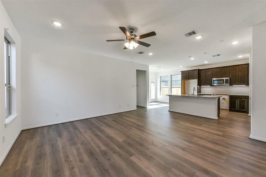 Spacious, unfurnished interior of a new home in Colony at Pinehurst, Pinehurst (Image 23).
