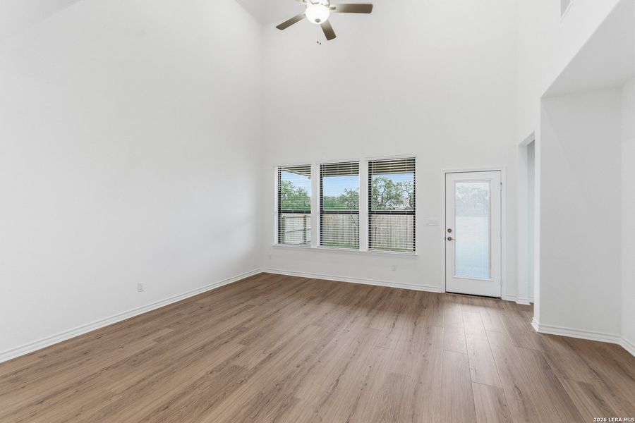 Spacious, unfurnished interior of a new home in Lily Springs, Seguin (Image 36).