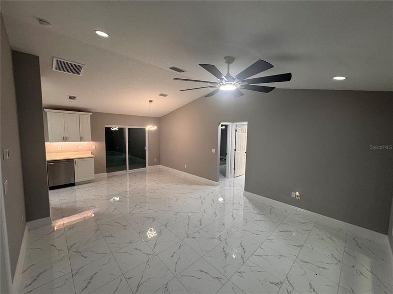Spacious, unfurnished interior of a new home in , Dunnellon (Image 12).