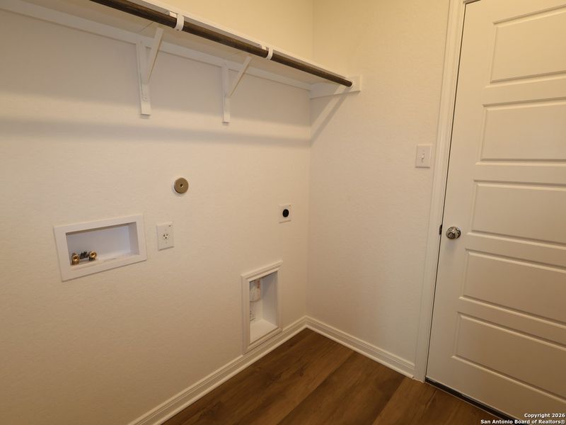 Spacious, unfurnished interior of a new home in Park Place, New Braunfels (Image 7).