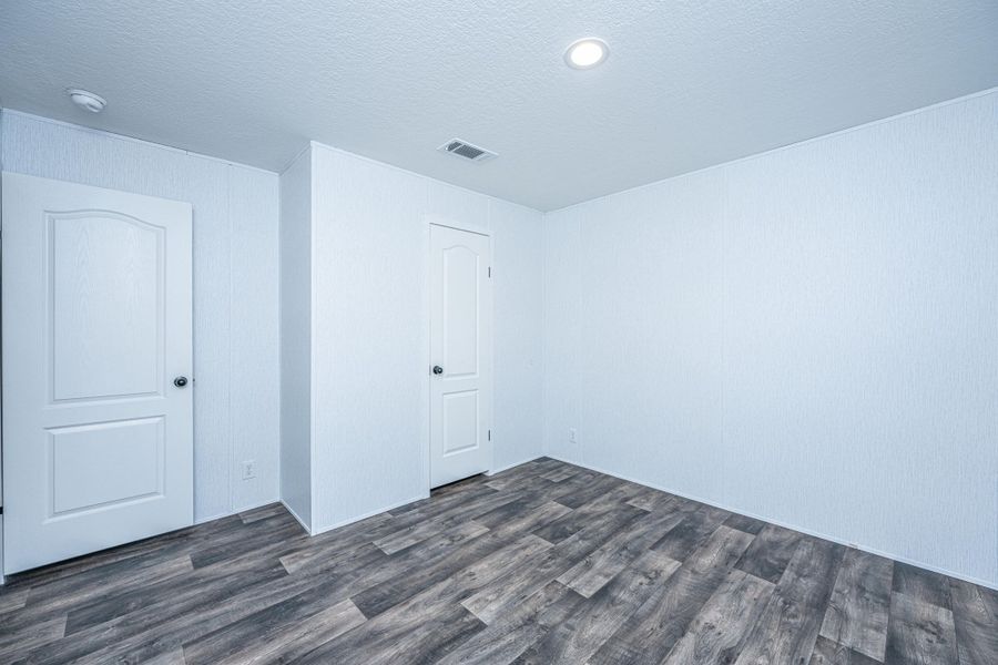 Spacious, unfurnished interior of a new home in , Pinopolis (Image 31).