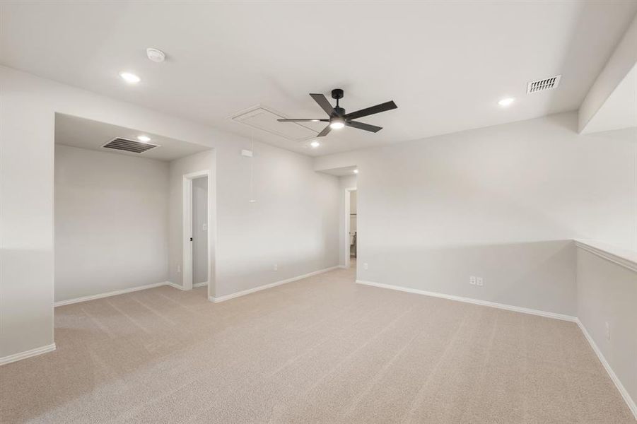 Spacious, unfurnished interior of a new home in Sable Creek, Sanger (Image 36).